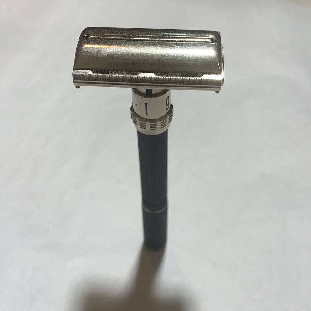 Rare 1972 Gillette Black Beauty Razor